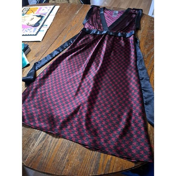 Large Lush Red Black Deep VCut Silky Midi Dress with Belt - Picture 2 of 5